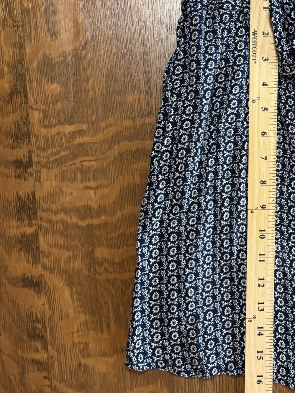 MNG Mango Navy White Micro Floral Drawstring Flowy Shorts Size 8 Coastal Boho - Picture 5 of 5